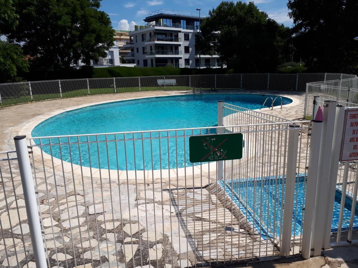 Bord De Apartment